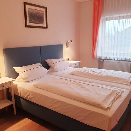 Hotel Gasthof Zum Schwan Steinsfeld Екстериор снимка