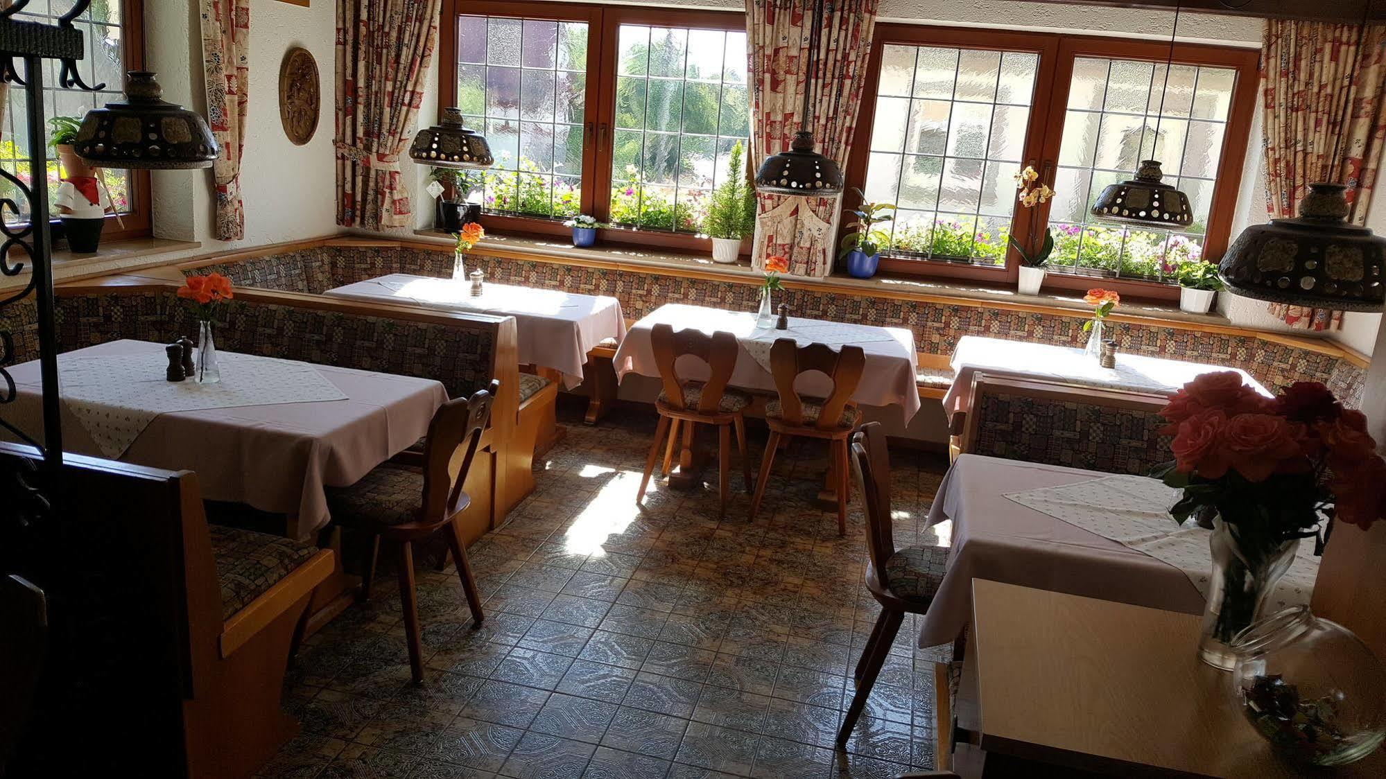 Hotel Gasthof Zum Schwan Steinsfeld Екстериор снимка