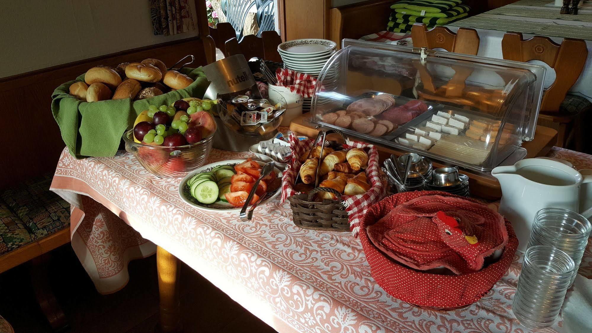 Hotel Gasthof Zum Schwan Steinsfeld Екстериор снимка